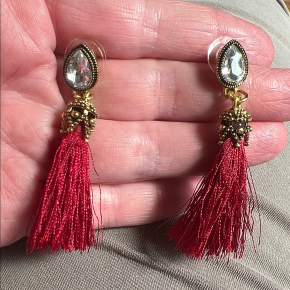Zapaka Red Tassel Earrings - Picture 1 of 1